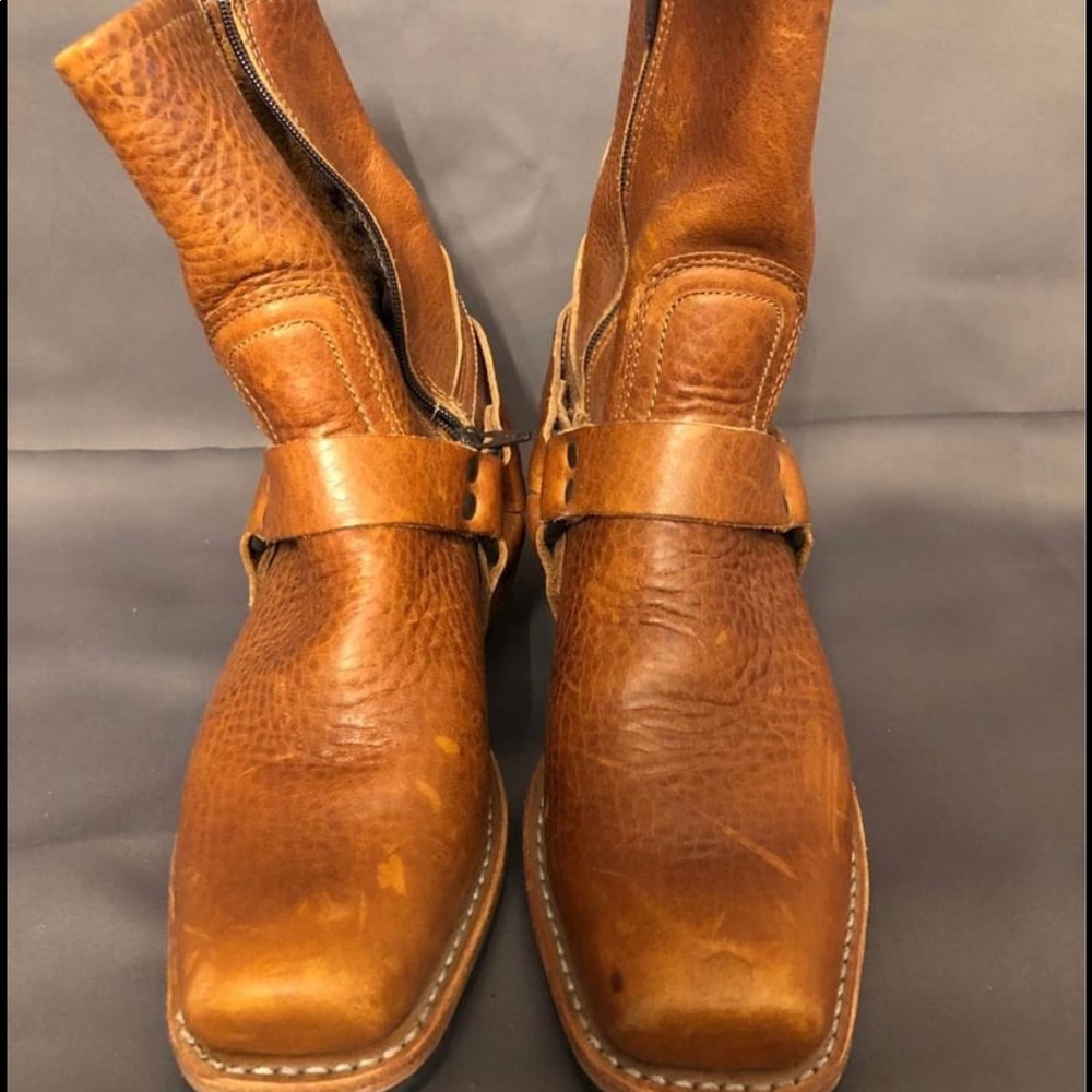 Frye boots size 6!  Super cute!